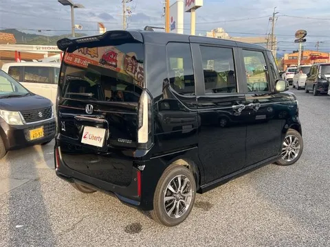 Honda N-BOX Custom
