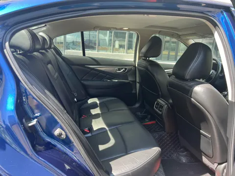 Infiniti Q50L