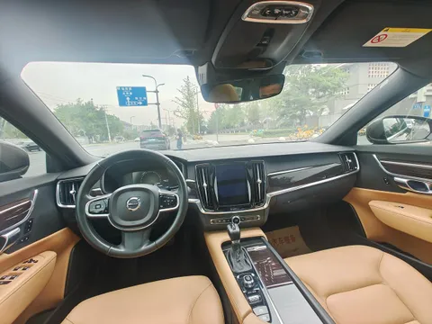 Volvo S90