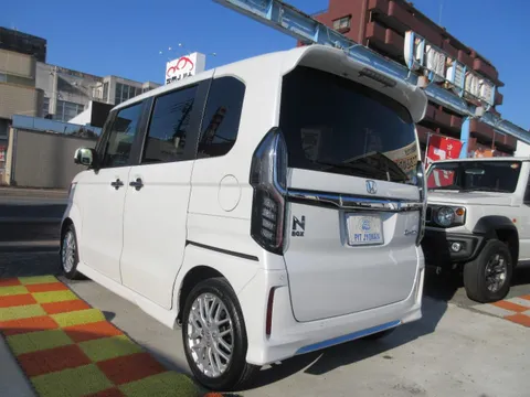Honda N-BOX Custom