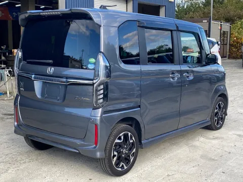 Honda N-BOX Custom