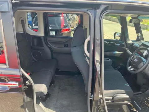Honda N-BOX Custom