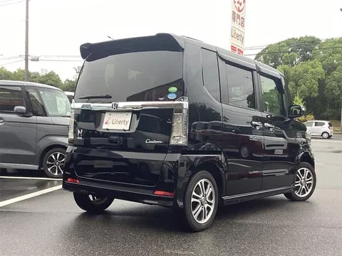 Honda N-BOX Custom