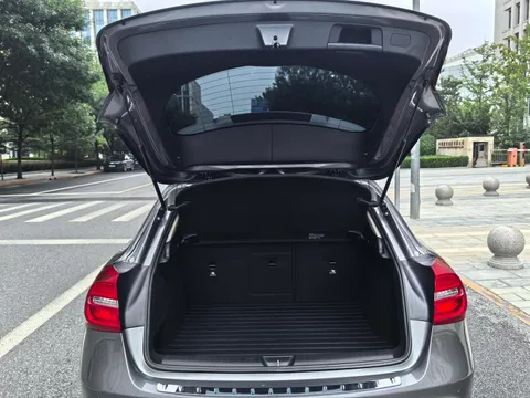 Mercedes-Benz Mercedes-Benz GLA
