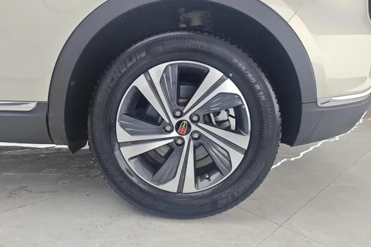 Hongqi HS5