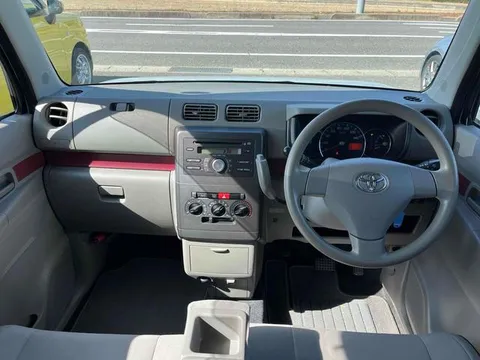 Toyota Pixis Space