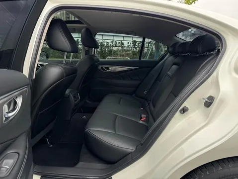 Infiniti Q50L