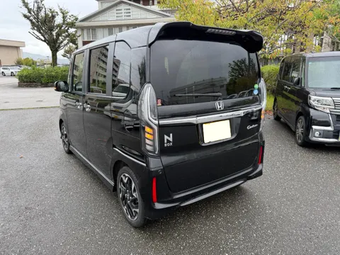 Honda N-BOX Custom