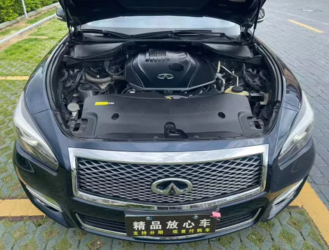 Infiniti Q70