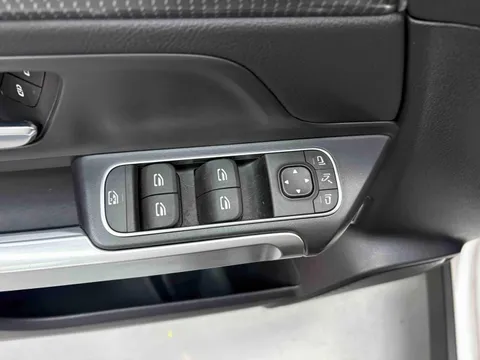 Mercedes-Benz Mercedes-Benz GLB