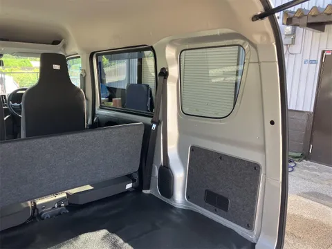 Nissan Clipper Van