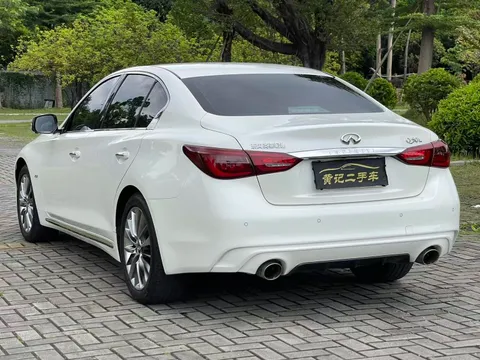 Infiniti Q50L