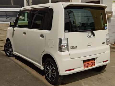 Toyota Pixis Space