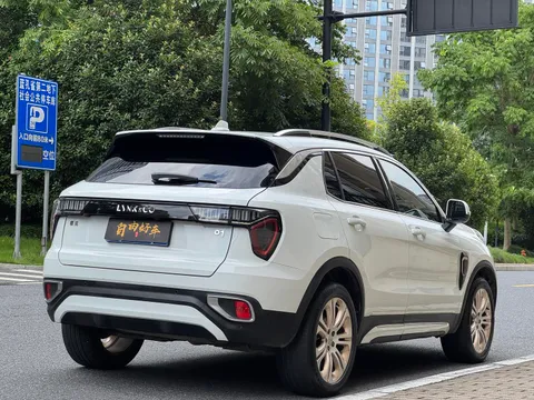 Lynk & Co 01
