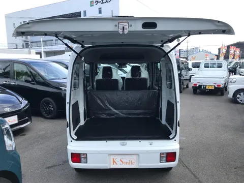 Nissan Clipper Van