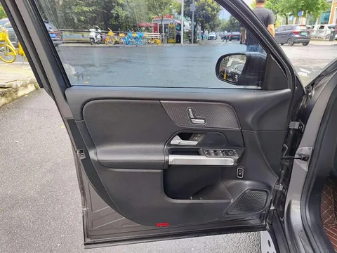 Mercedes-Benz Mercedes-Benz GLB
