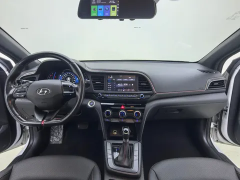 Hyundai Elantra (Avante)
