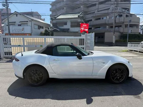Mazda MX-5 (Roadster)