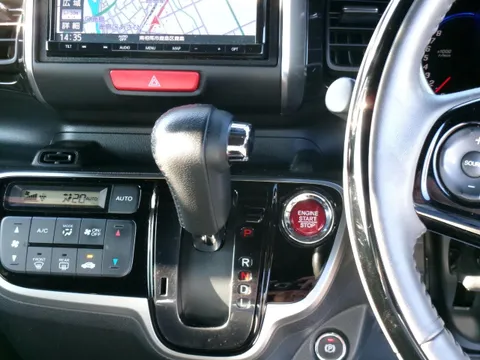 Honda N-BOX Slash