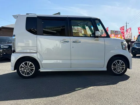 Honda N-BOX Custom