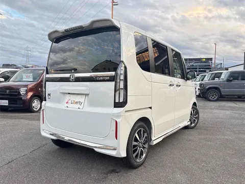 Honda N-BOX Custom