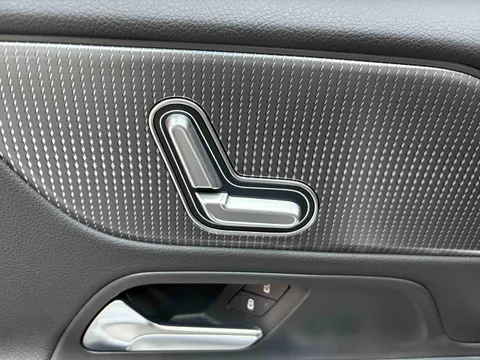 Mercedes-Benz Mercedes-Benz GLB