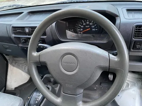 Nissan Clipper Van