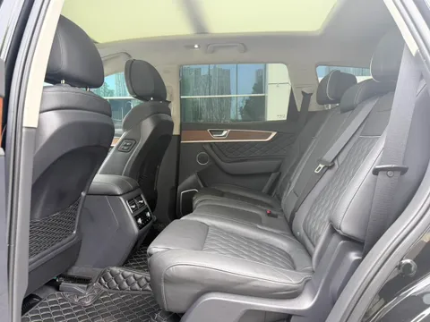 Hongqi HS7