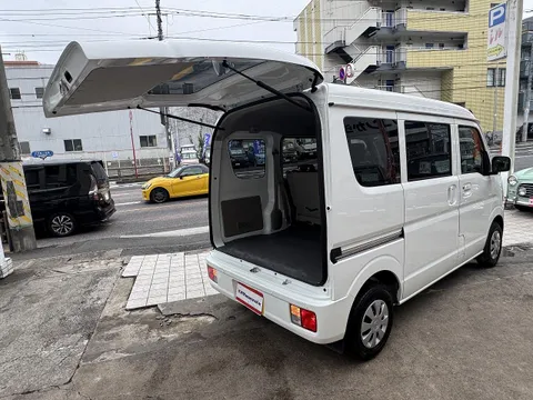 Nissan Clipper Van