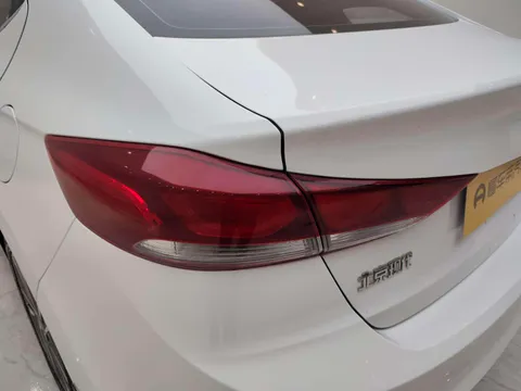 Hyundai Elantra (Avante)