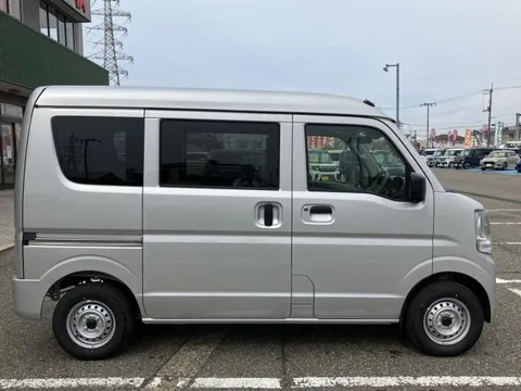 Nissan Clipper Van