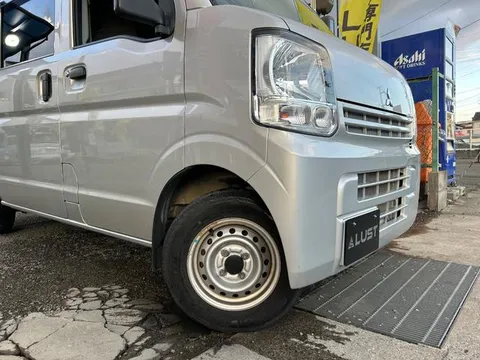 Mitsubishi Minicab Van