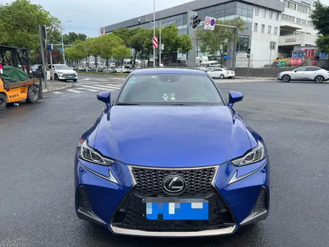 Lexus IS