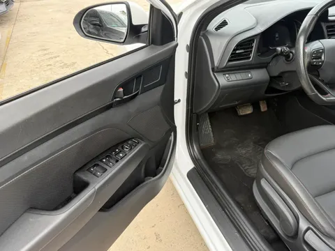 Hyundai Elantra (Avante)