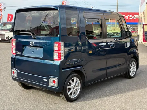 Toyota Pixis Mega