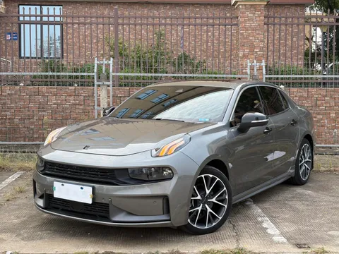 Lynk & Co 03