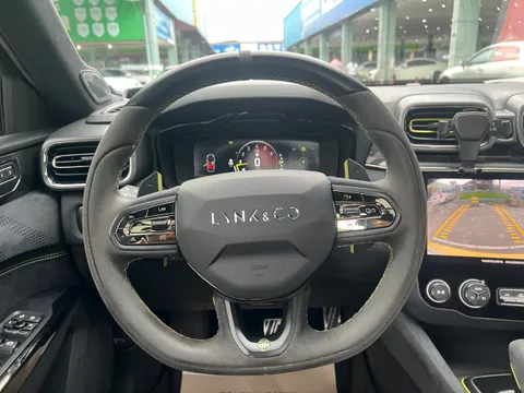 Lynk & Co 03