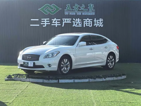 Infiniti Q70