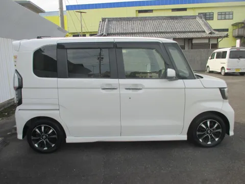 Honda N-BOX Custom
