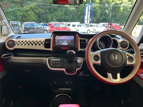 Honda N-BOX Slash