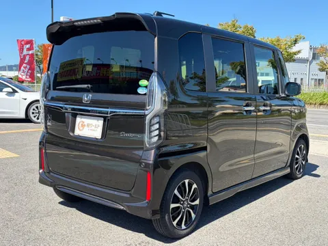 Honda N-BOX Custom