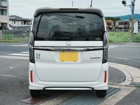 Honda N-BOX Custom