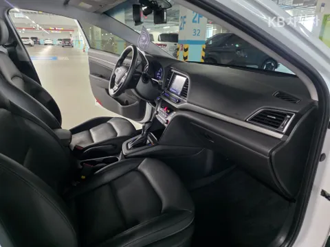 Hyundai Elantra (Avante)
