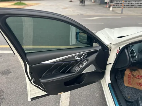 Infiniti Q50L