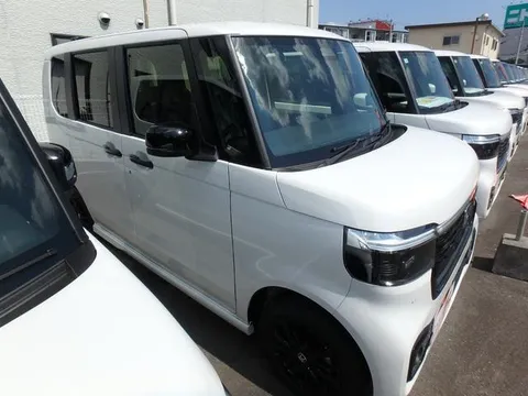 Honda N-BOX Custom
