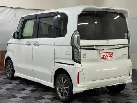 Honda N-BOX Custom