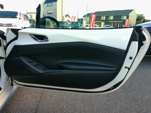 Mazda MX-5 (Roadster)