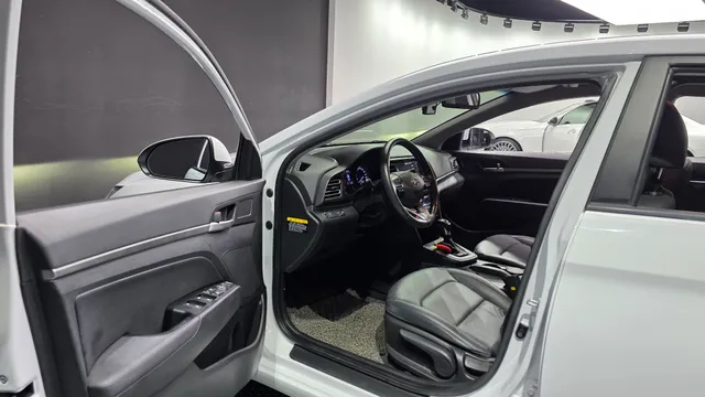 Hyundai Elantra (Avante)