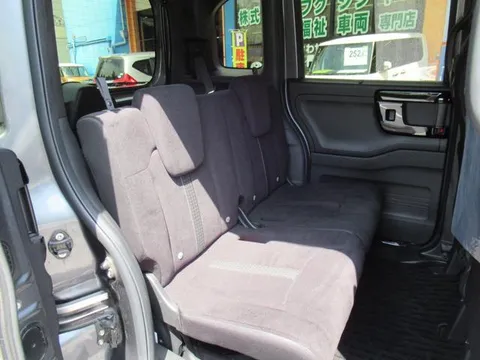 Honda N-BOX Custom