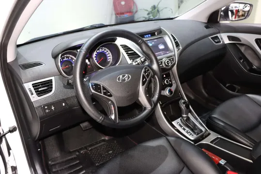 Hyundai Elantra (Avante)